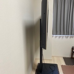 TOSHIBA REGZAテレビ（テレビスタンド付）の画像