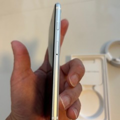 iPhone SE 第2世代　64GB ホワイトカラー　SIMフリーの画像