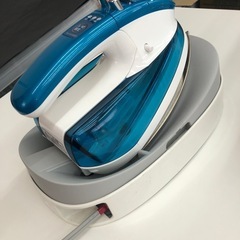 TOSHIBA コードレススチームアイロンの画像