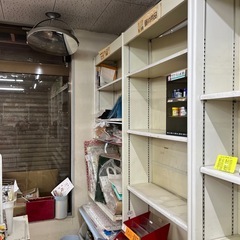 店舗用などの陳列棚の画像
