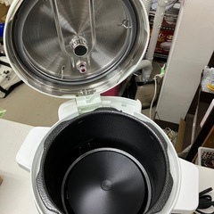 ☆値下げ☆O2503-311 アルファックス・コイズミ 電気圧力鍋 APC-T1901 2022年製 通電確認済み 説明書・レシピブック付き 付属品のしゃもじ不足 調理容量1.9L 中古美品の画像