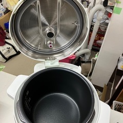 ☆値下げ☆O2503-311 アルファックス・コイズミ 電気圧力鍋 APC-T1901 2022年製 通電確認済み 説明書・レシピブック付き 付属品のしゃもじ不足 調理容量1.9L 中古美品の画像
