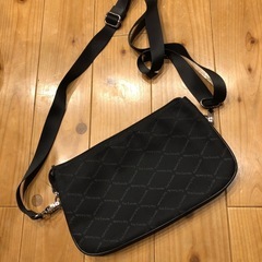 コンパクトショルダーバッグ