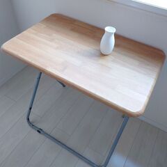折りたたみテーブルの画像