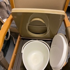 ウチエ　介護用　ポータブルトイレの画像