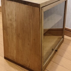 ナチュラル雑貨　新品　カウンターキャビネットケースの画像