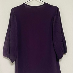 濃い紫 トップスの画像