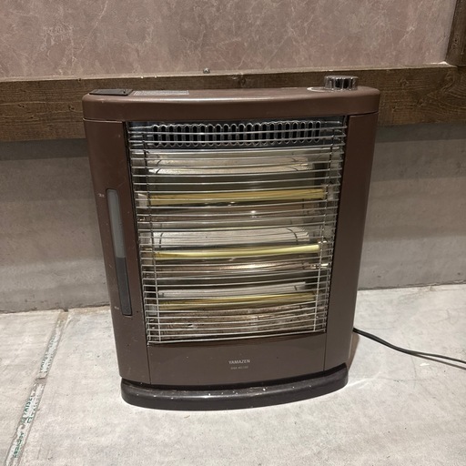 山善加湿器付き電気ストーブ　【早い物勝ち】