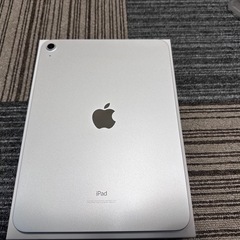 iPad第１０世代Wi-Fi⭐︎使用7日⭐︎極美品⭐︎カバー付きの画像