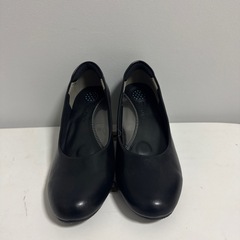 黒パンプスの画像