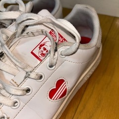 adidasレディーススニーカー23.5cmの画像