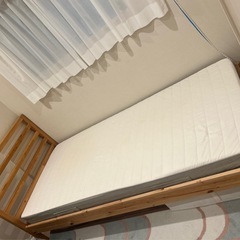 IKEAベッどフレームとマトレス　4000円引き渡し