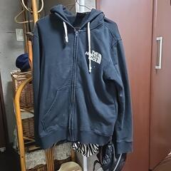 ノースフェイスのパーカー