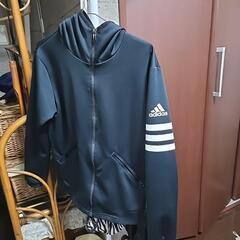 アディダス　パーカー