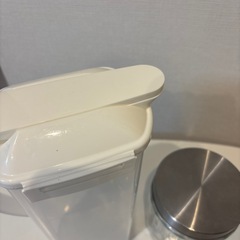 冷水ポットとガラスキャニの画像