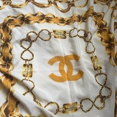 CHANEL ゴールドチェーン スカーフ
の画像
