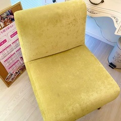 ふかふかチェア落ち着いた黄緑色