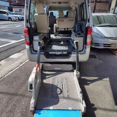 車椅子 リフター付きの画像