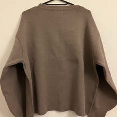 バルーンスリーブのセーターの画像