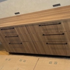 キッチン背面の収納になります