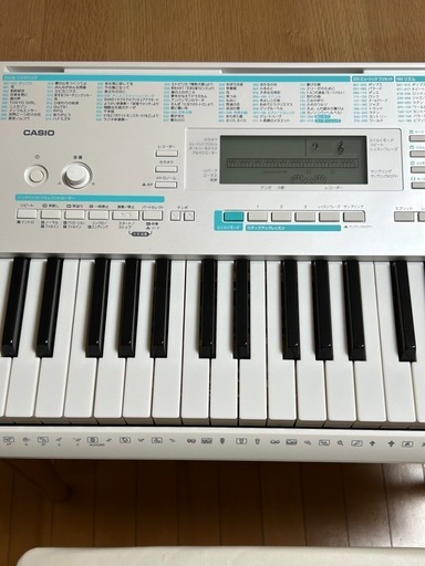 カシオ　キーボード　光ナビゲーション　ピアノ