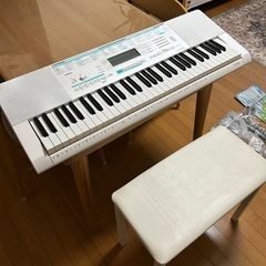 カシオ　キーボード　光ナビゲーション　ピアノ