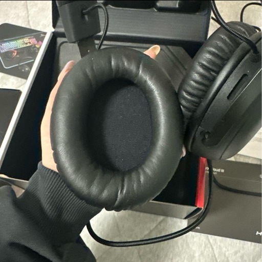 【美品】HyperX Cloud III  ゲーミングヘッドセット ヘッドホン