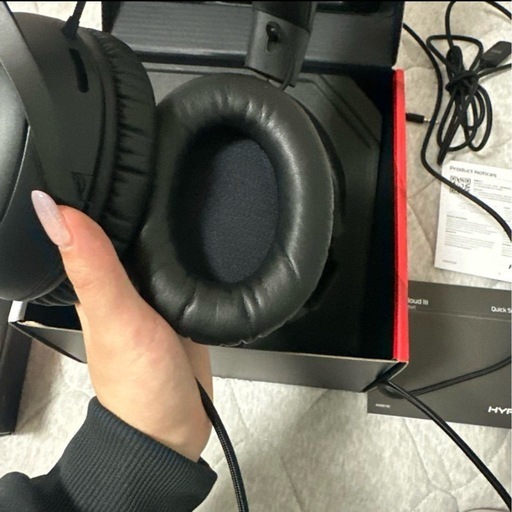 【美品】HyperX Cloud III  ゲーミングヘッドセット ヘッドホン