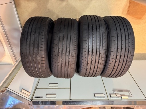 ヨコハマ BluEarth ブルーアース RV03(RV-03)215/55R17 94V 4本まとめ売り 3カ月使用　美品