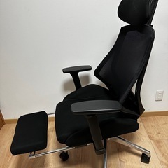 オフィスチェアDEVAISE、リクライニング、オットマンの画像