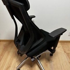 オフィスチェアDEVAISE、リクライニング、オットマンの画像