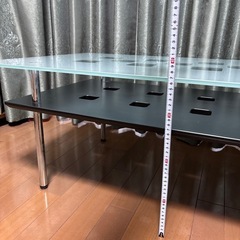 ガラステーブルの画像