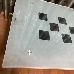 ガラステーブルの画像