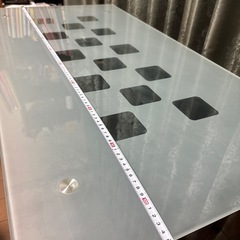 ガラステーブルの画像