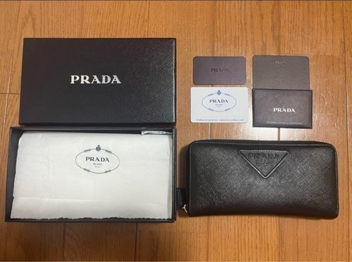 PRADA  長財布
