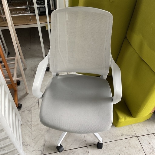 オフィス椅子　白、グレー　中古