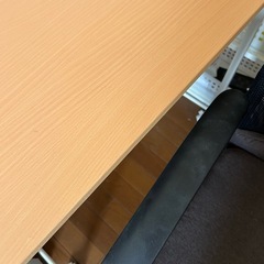 机と椅子の画像