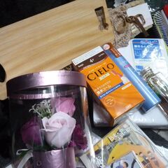 半額値下げ　新品多数あり　雑貨・家電まとめ売り　お宝もあり？　雑貨各種　家電各種　飾り各種　CD等　120サイズ分　雑貨色々　お楽しみ箱　是非ご参照くださいの画像