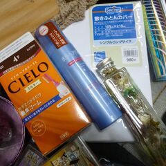 半額値下げ　新品多数あり　雑貨・家電まとめ売り　お宝もあり？　雑貨各種　家電各種　飾り各種　CD等　120サイズ分　雑貨色々　お楽しみ箱　是非ご参照くださいの画像