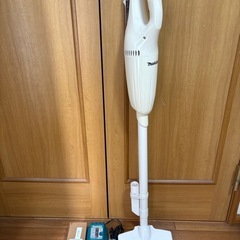 makita 充電式クリーナー CL070D