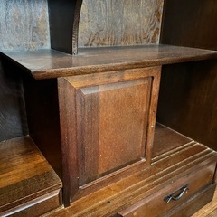 木製の飾り棚の画像