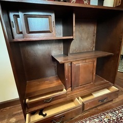 木製の飾り棚の画像