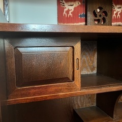 木製の飾り棚の画像