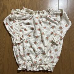 花柄トップス