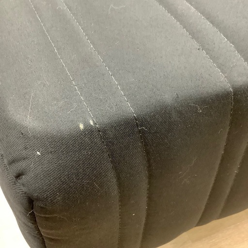 シンプルデザインなシングルベッドのご紹介です