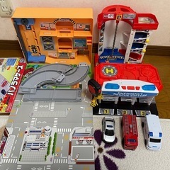 トミカ　: パノラマケース・回転パーキング トイザらス : SO...