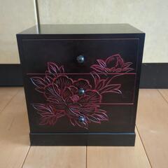 [お話中]木製木彫り小物入れの画像
