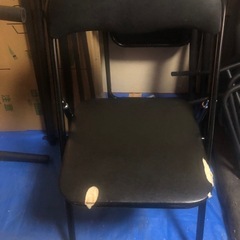 座面破れありのパイプ椅子