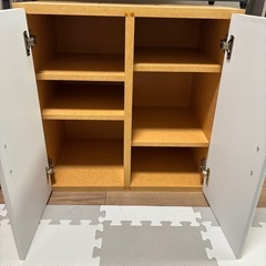 木製収納棚の画像