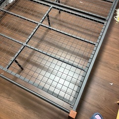ダブルベッド　金属フレーム